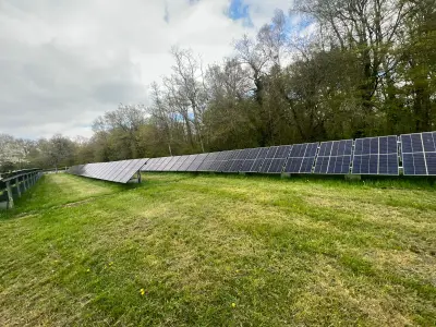 Panneaux solaires sur bâtiment agricole