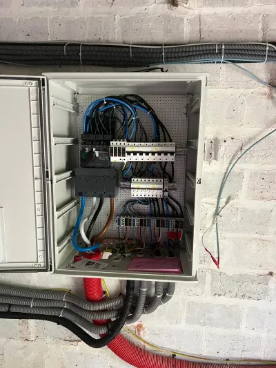 Tableau électrique photovoltaïque avec câblage onduleur