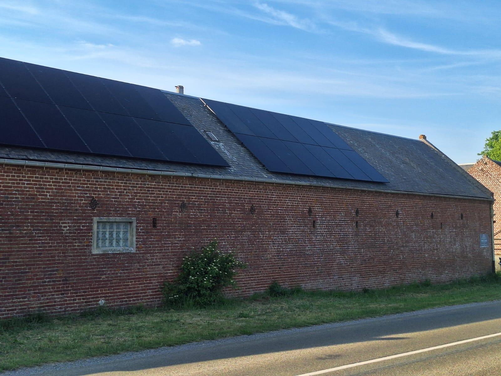 Panneaux solaires installation sur bâtiment professionnel